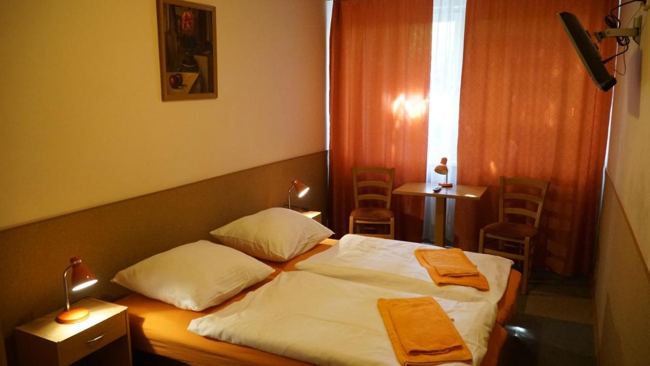 Pension Fox Прага Екстериор снимка